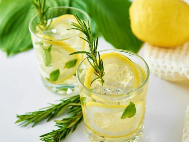 Proste drinki z cytrynówki, które zachwycą Twoich gości Proste drinki z cytrynówki, które zachwycą Twoich gości